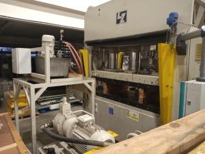 Langzauner 400-Ton Heated Platen Hydraulic Presses