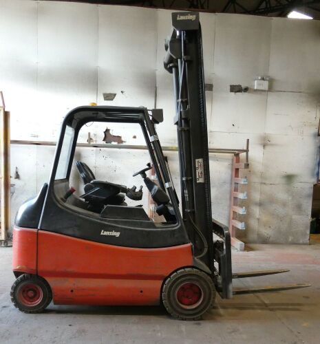 Lansing E30-600 Electric Fork Lift with Charger.