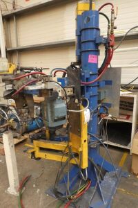 Spot Welding Arm with Weld Tip Dresser