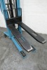 1000kg Manual Forklift - 2