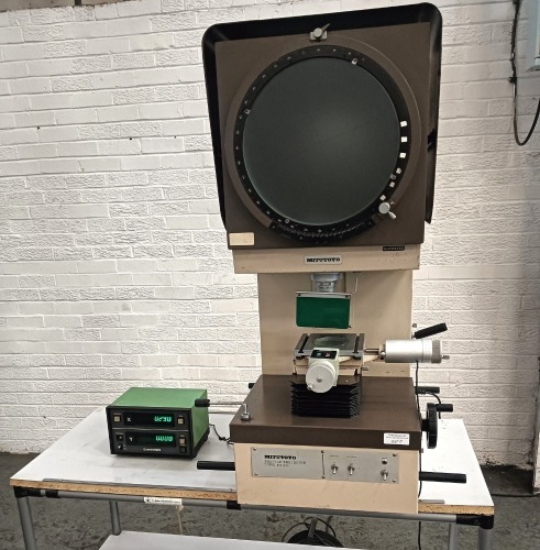 Mitutoyo Model PJ-300 profile projector