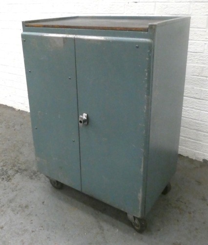Pinder mobile Standard Cabinet.