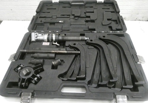 SKF TMHP 10E Hydraulic Puller Kit.