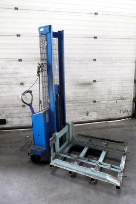 Smaland Truck AB Electric Pedestrian Tool Changer