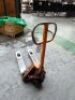 Pallet Truck Max Lift 1000Kg - 2