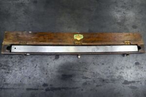 Moore & Wright No310B Straight Edge