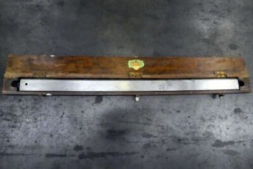 Moore & Wright No310B Straight Edge