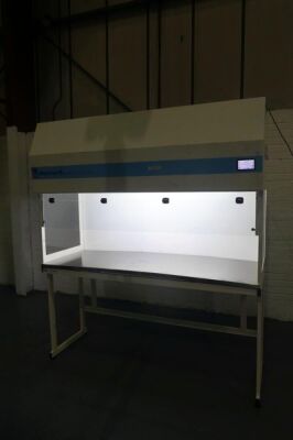 Monmouth Scientific Circulaire VLFT1800 Vertical Laminar Flow Cabinet