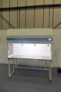 Monmouth Scientific Circulaire VLFT1800 Vertical Laminar Flow Cabinet