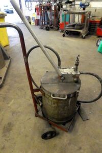 Hydraulic Vessel With Hand Pump