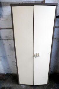 Tooling Cabinet With Plastic Tote Bins