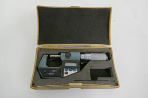 Mitutoyo 0 - 1" Digital Micrometer