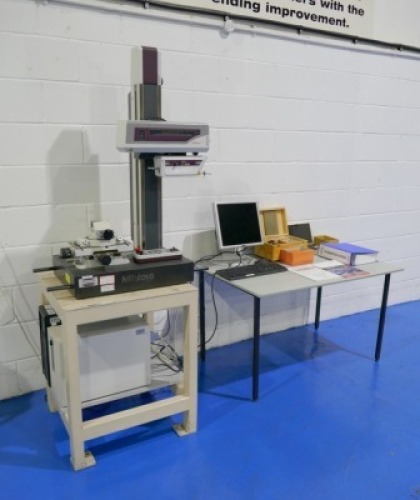 Mitutoyo Contracer CV-3100 Contour Measuring System