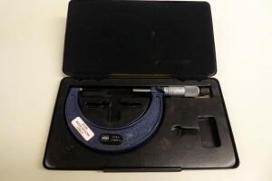 Moore & Wright 3 - 4" Micrometer