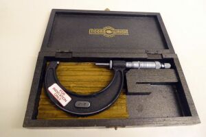 Moore & Wright 2 - 3" Micrometer