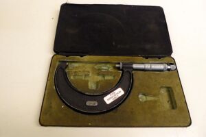 Moore & Wright 3 - 4" Micrometer