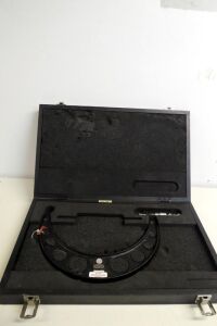 Moore & Wright 9 - 10" Micrometer