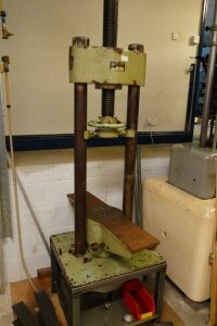 Hydraulic Compression Test Machine