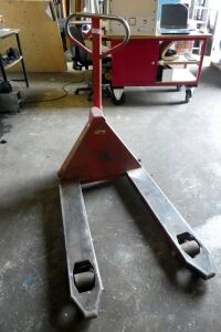 BriTruck Pedestrian Pallet Truck