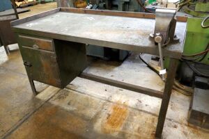 Toolmakers Bench With Record 25 Vice
