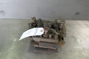 Dixon Tool Post With 3 Tool Holders