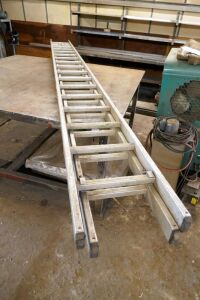 Youngman D.I.Y 17 Rung Twin Ladder