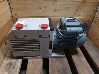 Leybold Trivac D16B Vacuum Pump