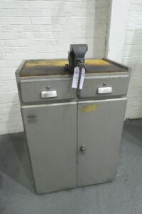 Pinder Versatool Cabinet With Record No2 Vice