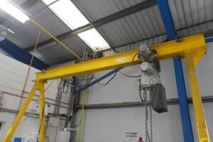 2T Morris Mobile A Frame Crane