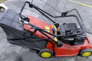 Briggs & Stratton 40cm Petrol Lawn Mower