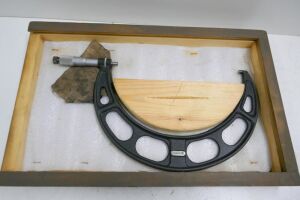 Starrett 9"-10" Micrometer