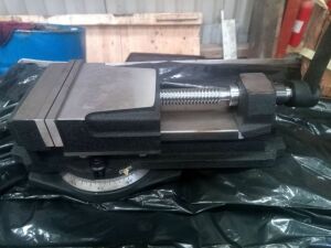 Unused VK5 5" wide Milling Vice