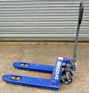 BigDug 2500Kg Pallet Truck