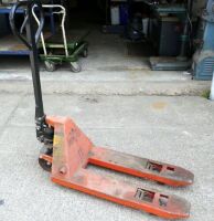 Hand Pallet Truck 2000Kg Capacity