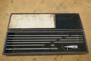 Moore & Wright 0-8" Bore Micrometer