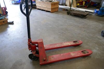 2000kg Pedestrian Pallet Truck