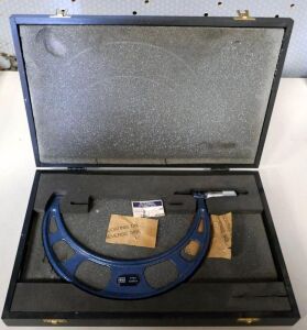 Moore & Wright 7-8" Micrometer