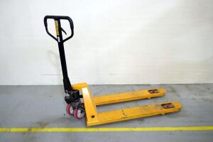 2500kg Pedestrian Pallet Truck