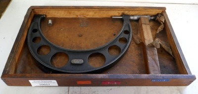 Moore & Wright 7-8" Micrometer