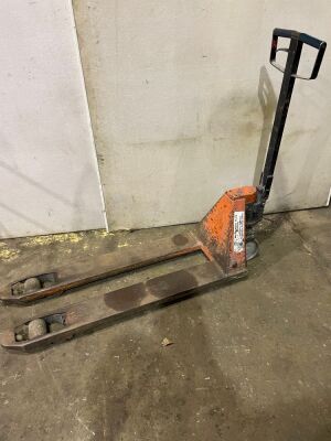 Pallet truck