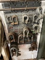 Assorted lifting shackles