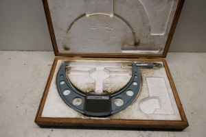 Mitutoyo 200-225mm Micrometer