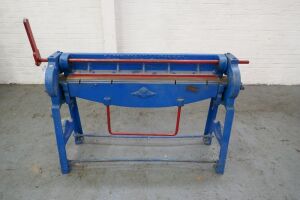 Edwards 4ft Metal Folder