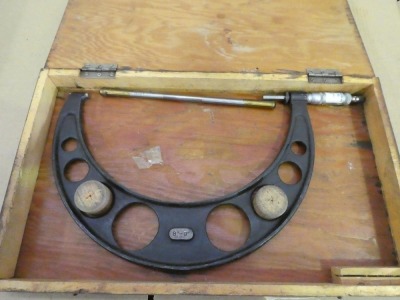 Moore & Wright 8"-9" External Micrometer