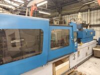 Fu Chun Shin SD-450 003 450 ton Injection Moulder