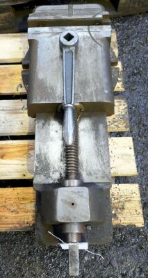 Heavy Duty Machine Vice 9"