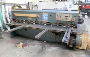 AMADA M-2545 Guillotine Shear