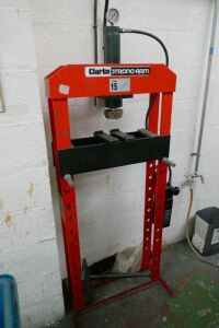 Clarke 15ton Garage Press