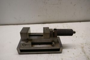 Tilt & Swivel Vice 2" Jaws