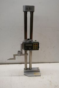 Mitutoyo 0-12" Digital VHG